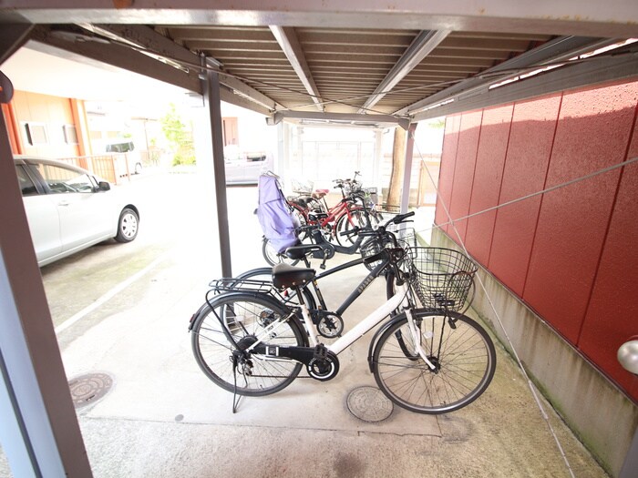 物件外観写真5　(駐輪場)