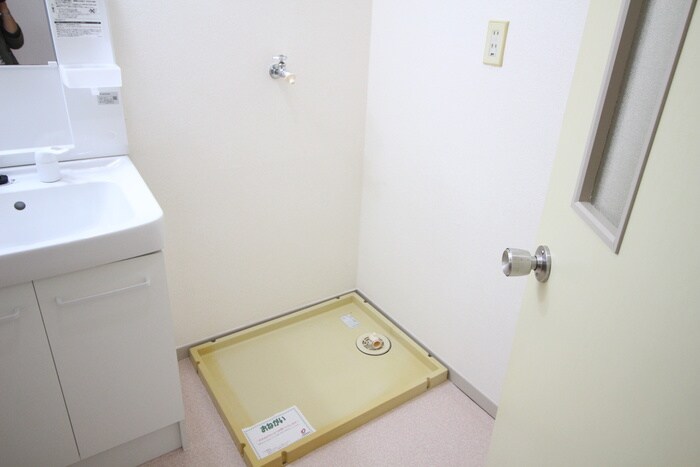 物件内観写真10　(洗濯機置場)