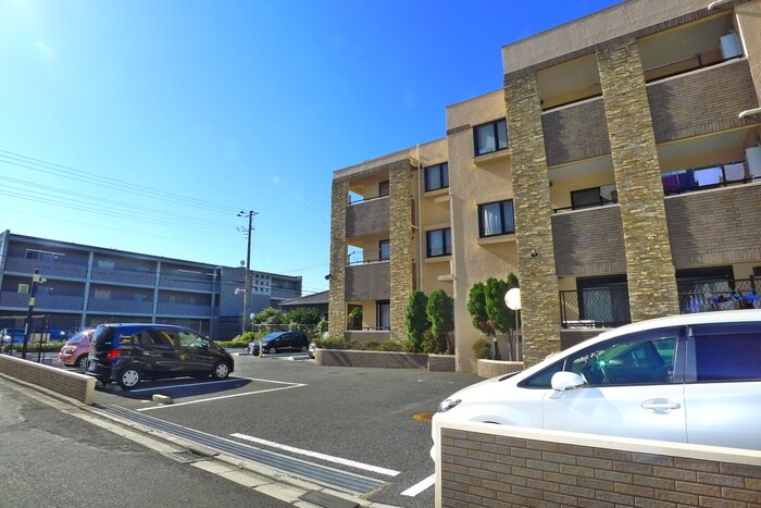 物件外観写真2　(駐車場)