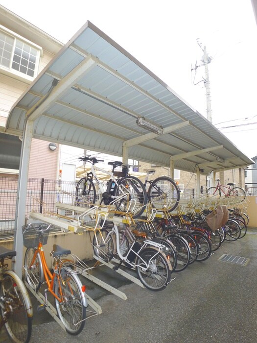 物件外観写真4　(駐輪場)