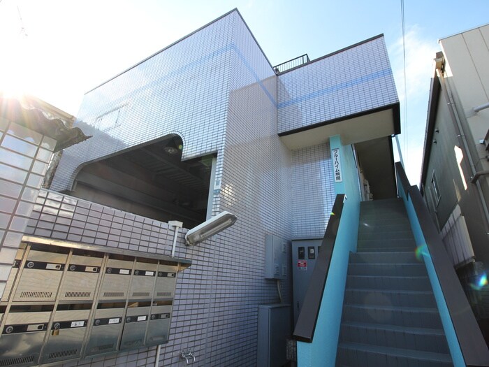 物件外観写真2　(エントランス部分)