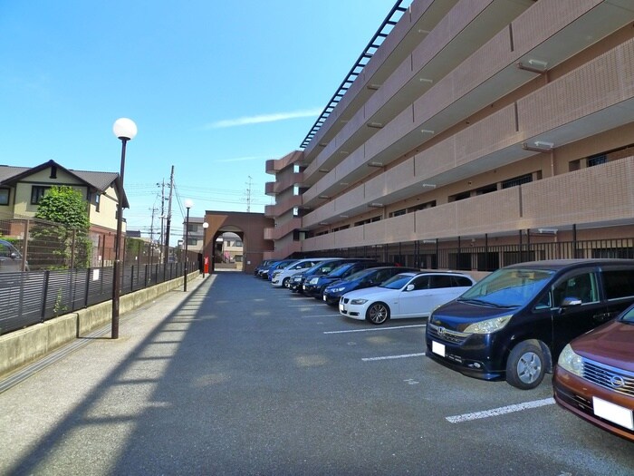 物件外観写真3　(駐車場)