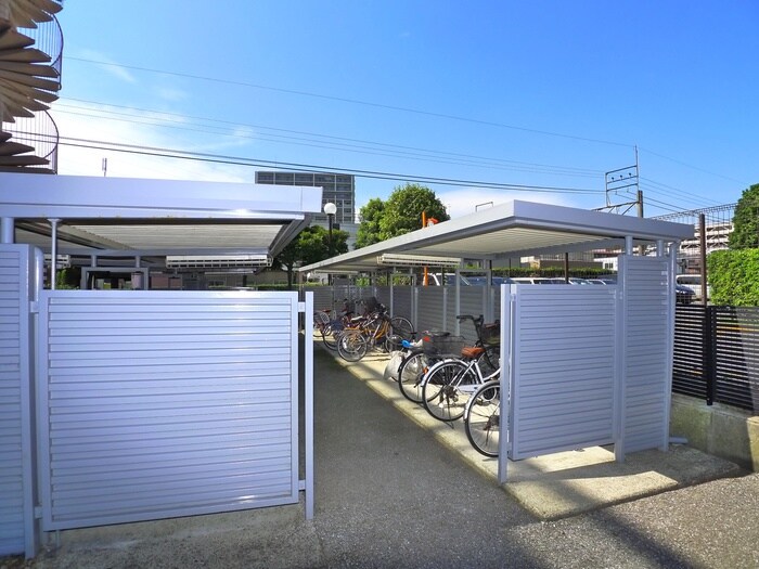 物件外観写真4　(駐輪場)