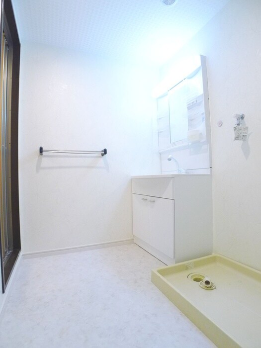 物件内観写真11　(洗濯機置場)