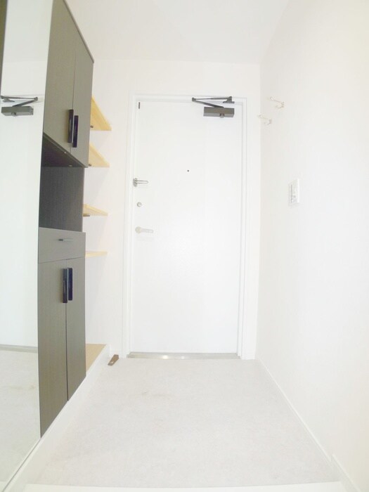 物件内観写真11　(玄関)