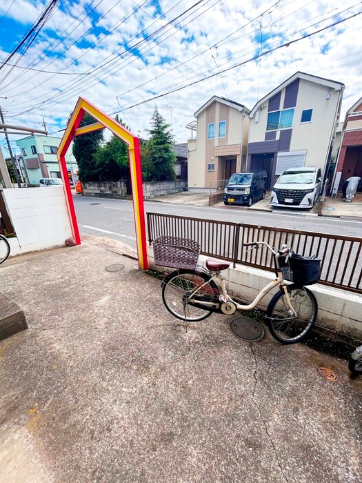 物件外観写真4　(駐輪場)