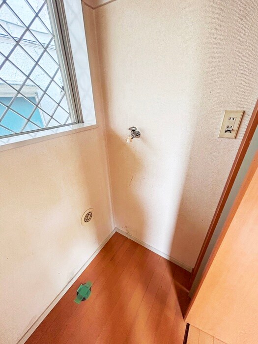 物件内観写真16　(洗濯機置場)