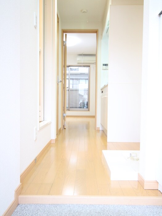 物件内観写真10　(玄関)