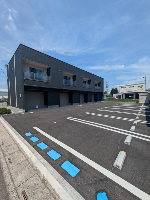 物件外観写真3　(駐車場)