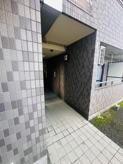 物件外観写真3　(エントランス部分)