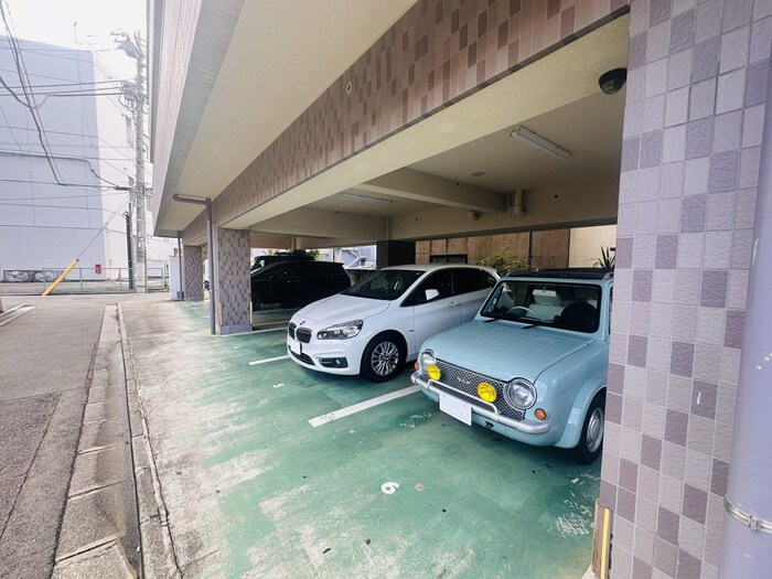 物件外観写真4　(駐車場)