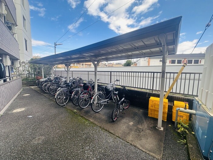 物件外観写真5　(駐輪場)