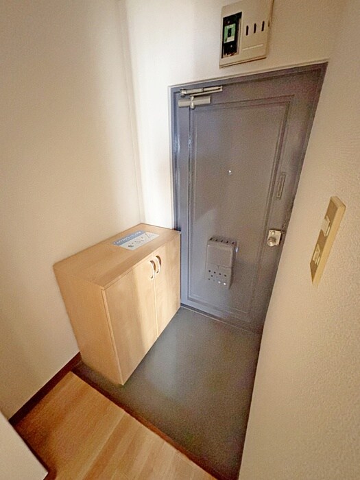 物件内観写真7　(玄関)