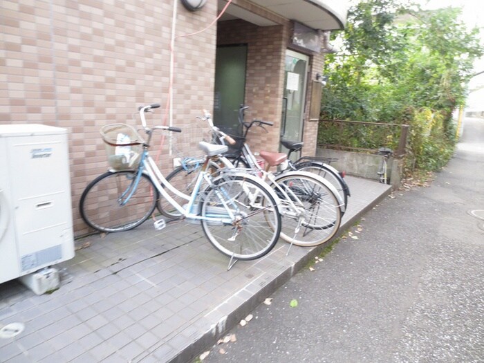 物件外観写真4　(駐輪場)