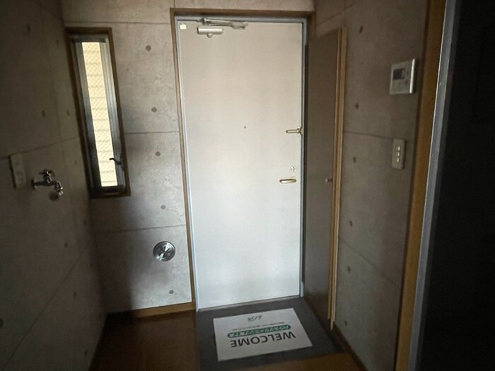 物件内観写真14　(玄関)