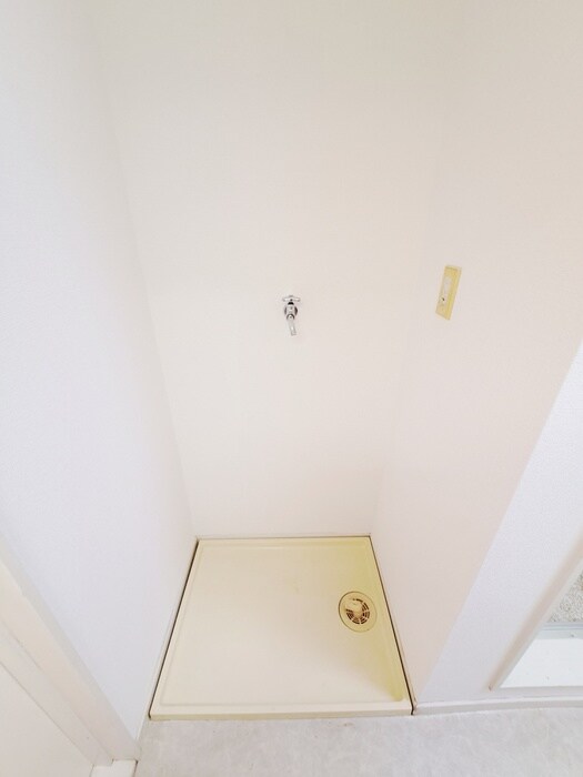 物件内観写真13　(洗濯機置場)