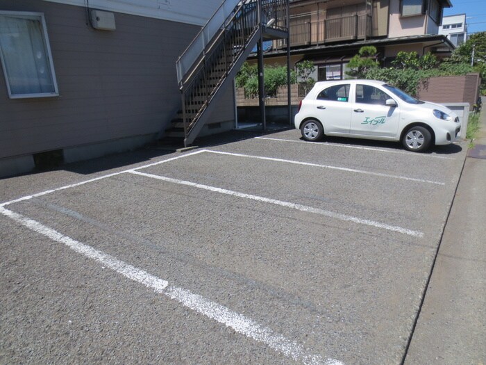 物件外観写真3　(駐車場)