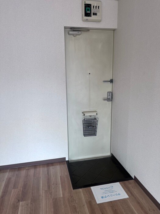 物件内観写真16　(玄関)