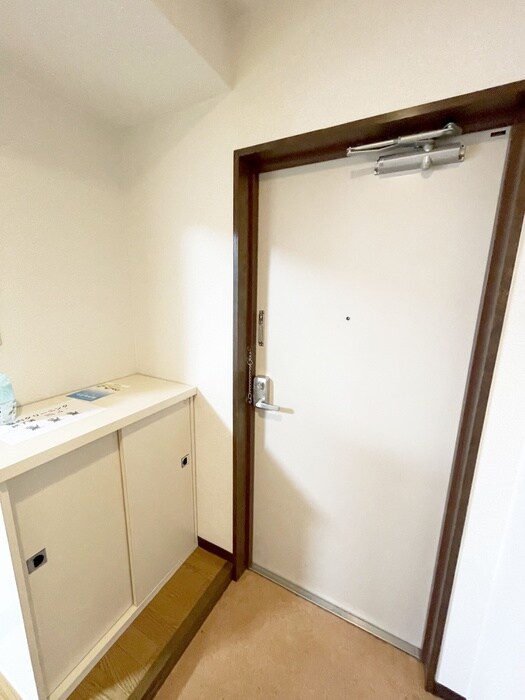 物件内観写真16　(玄関)