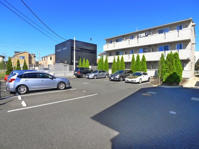 物件外観写真4　(駐車場)