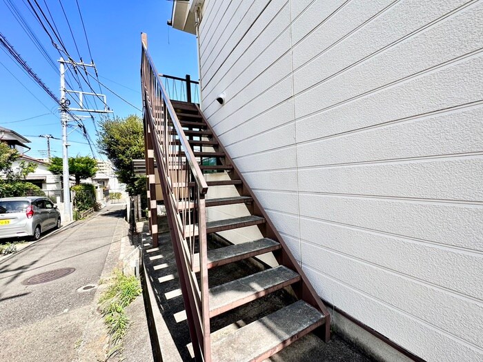 物件外観写真4　(エントランス部分)