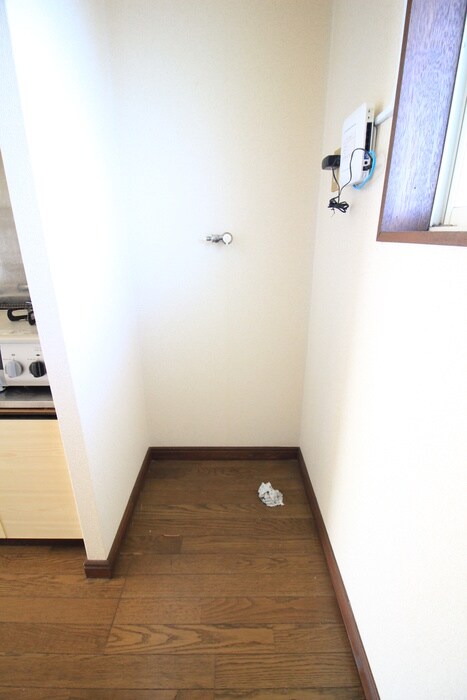 物件内観写真11　(洗濯機置場)