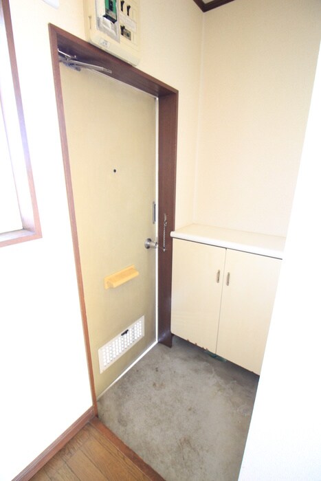 物件内観写真12　(玄関)