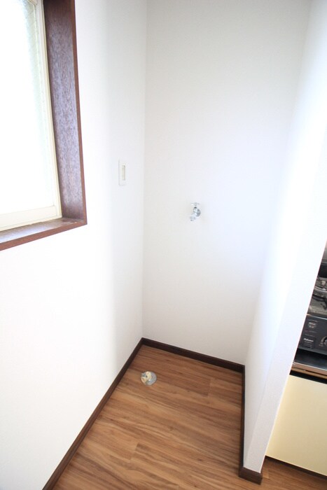 物件内観写真16　(洗濯機置場)