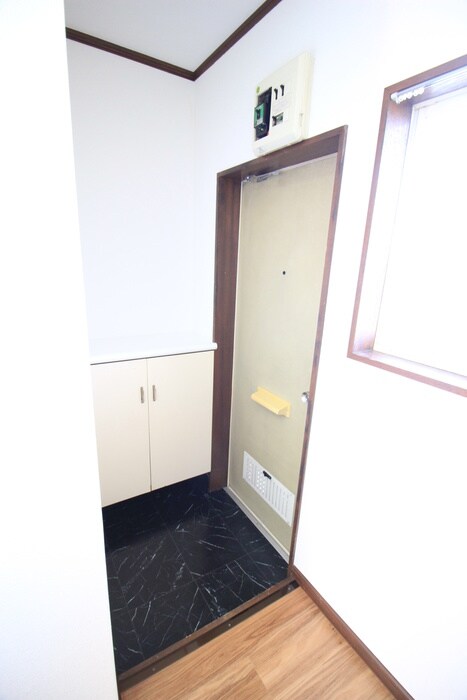物件内観写真17　(玄関)