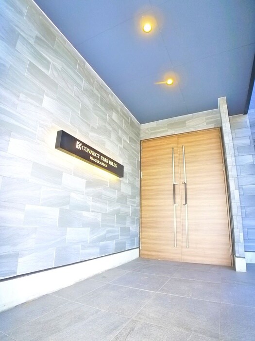 物件外観写真5　(エントランス部分)