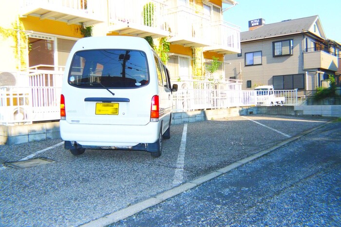 物件外観写真3　(駐車場)