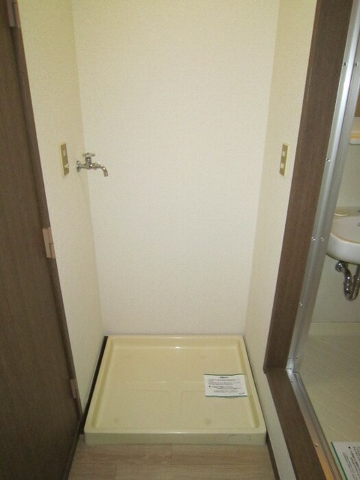 物件内観写真16　(洗濯機置場)