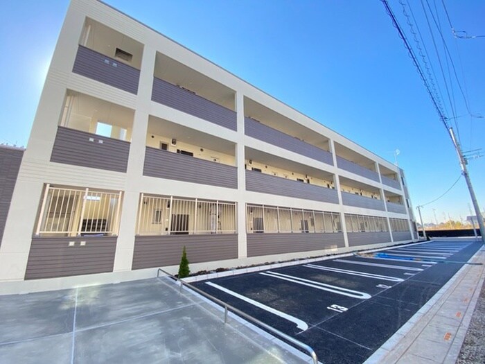 物件外観写真3　(エントランス部分)