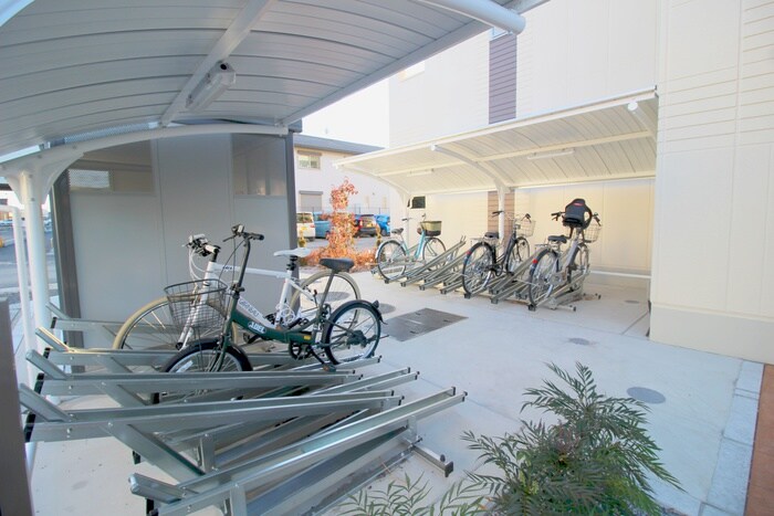 物件外観写真5　(駐輪場)