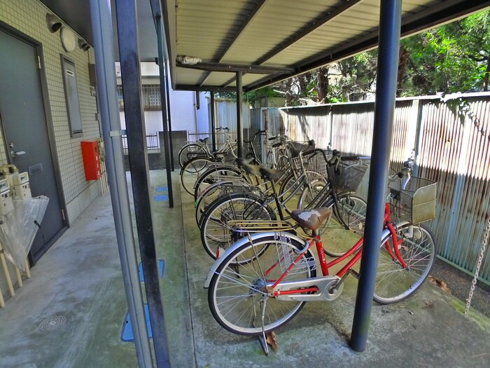 物件外観写真3　(駐輪場)