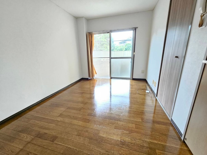 物件内観写真7　(室内からの展望)