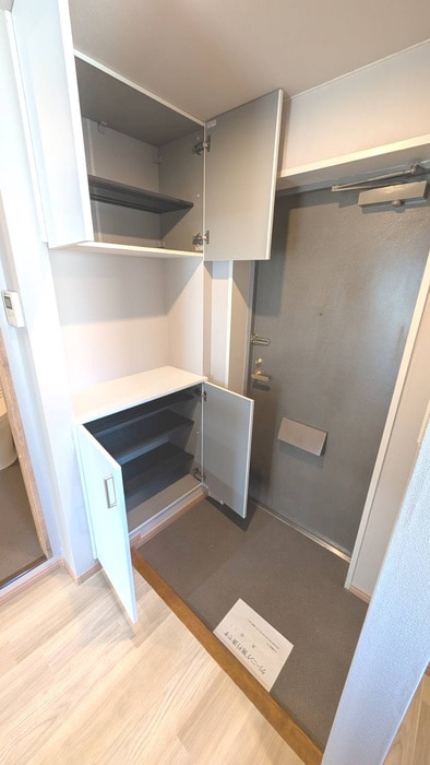 物件内観写真8　(玄関)