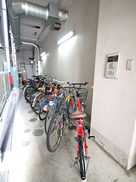 物件外観写真4　(駐輪場)