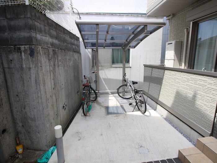 物件外観写真2　(駐輪場)
