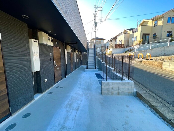 物件外観写真6　(エントランス部分)