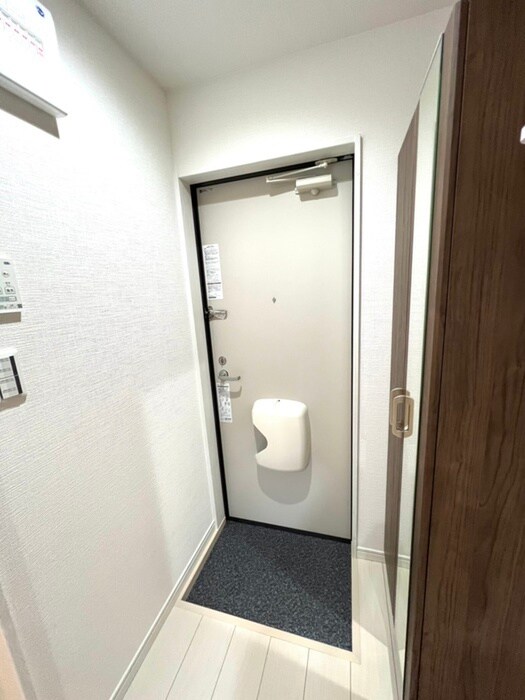 物件内観写真18　(玄関)