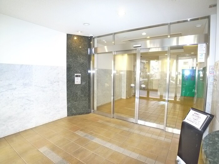 物件外観写真4　(エントランス部分)