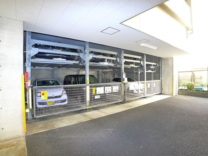 物件外観写真6　(駐車場)