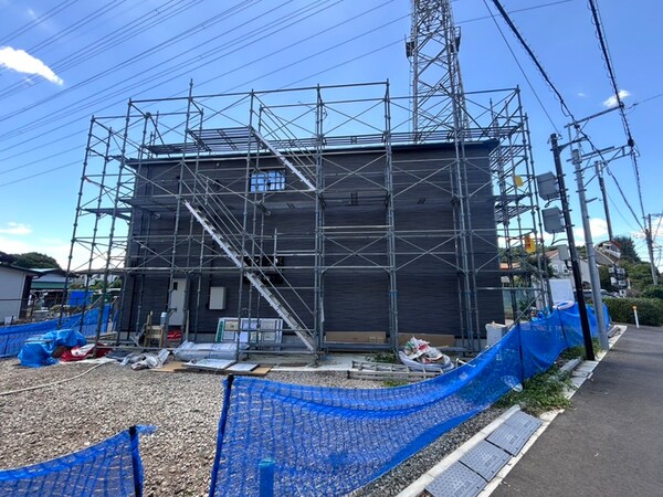 建築中