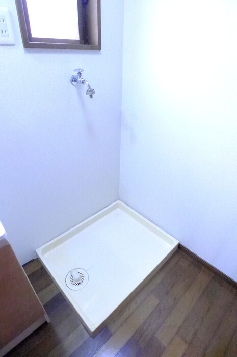 物件内観写真16　(洗濯機置場)