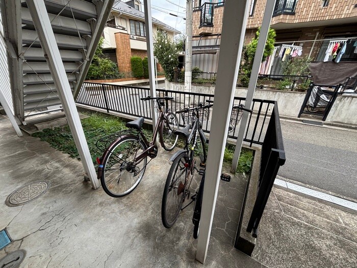 物件外観写真3　(駐輪場)