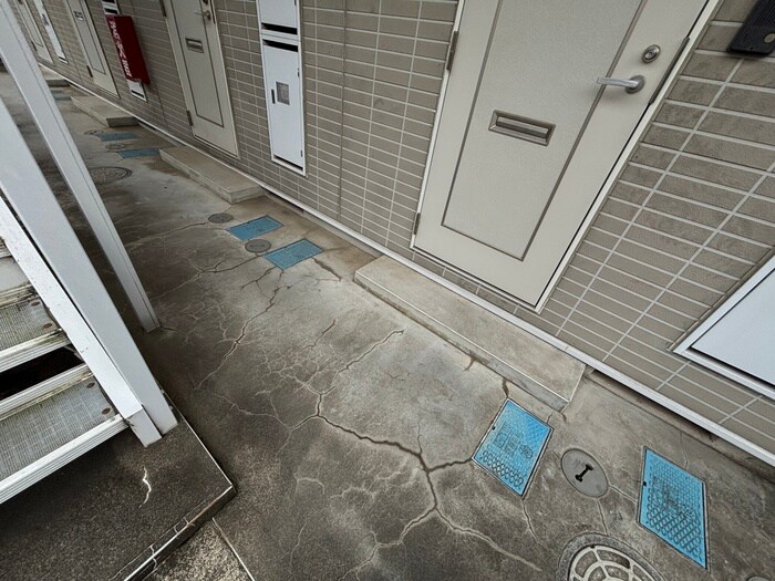 物件外観写真5　(エントランス部分)