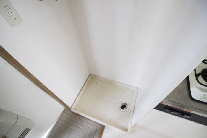 物件内観写真11　(洗濯機置場)