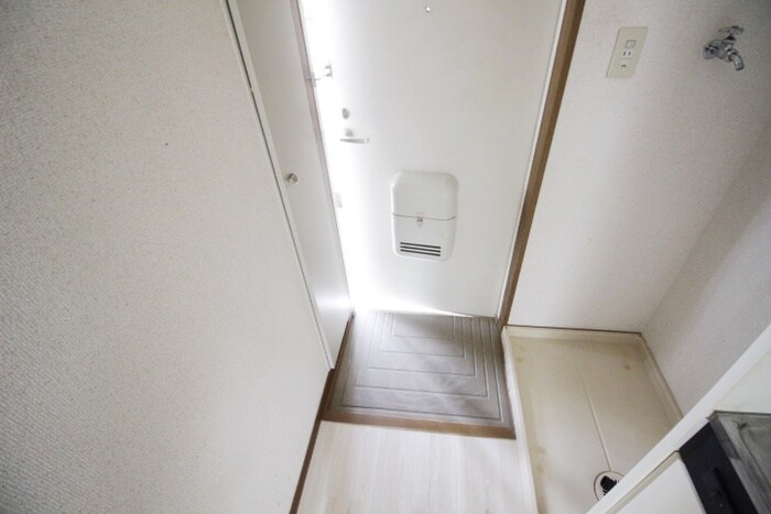 物件内観写真13　(玄関)