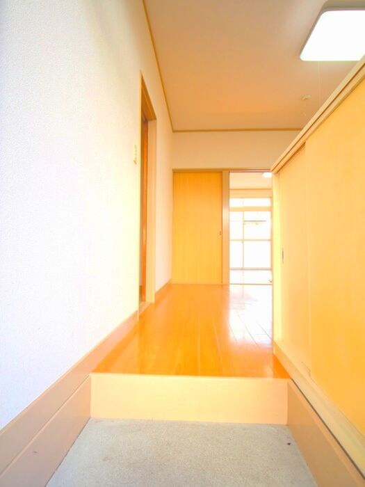 物件内観写真10　(玄関)